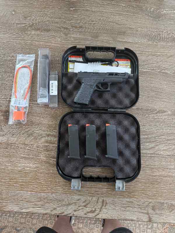 Glock 48 + extras 
