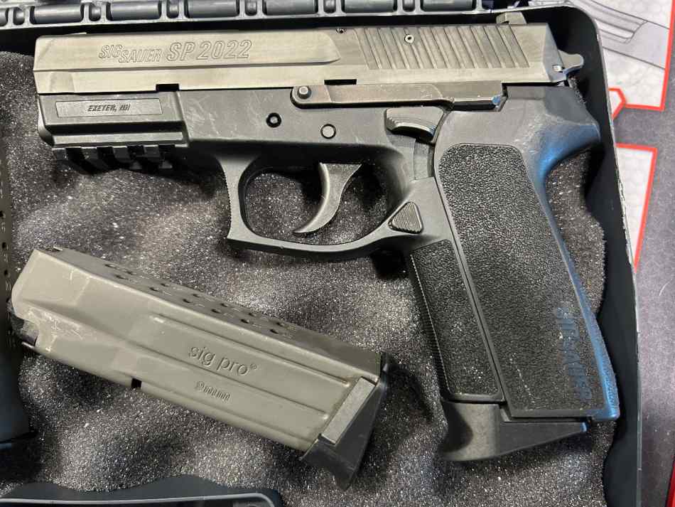 SIG SP 2022 COMPACT .9MM+5 MAGS