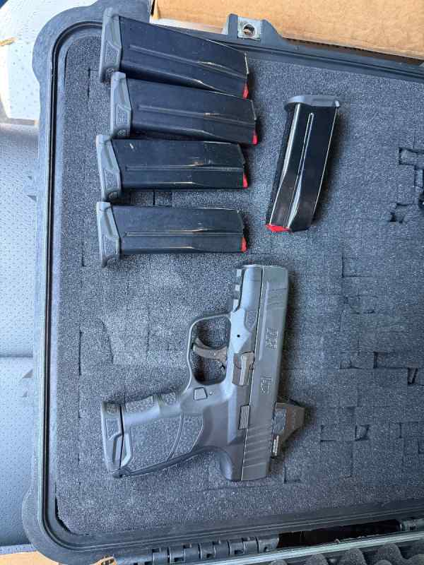 Hk CC9 with factory Holosun