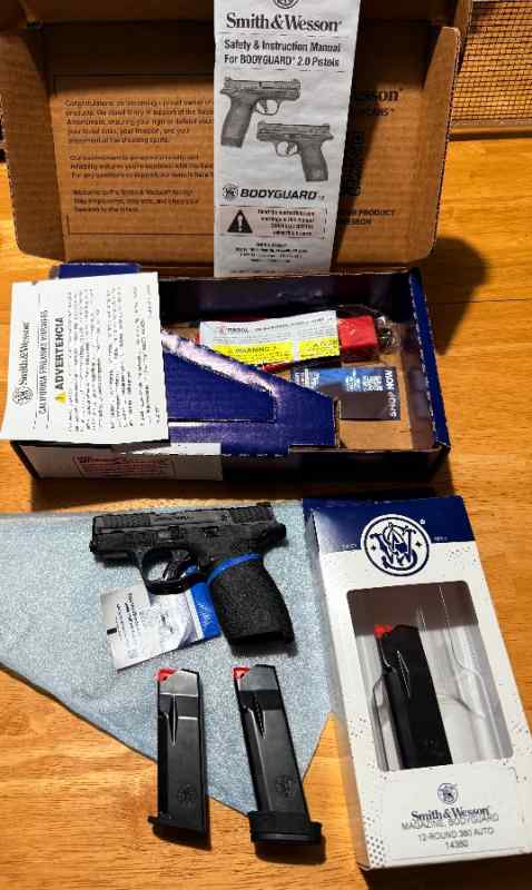 Smith &amp; Wesson bodyguard 2.0 with 3 magazines