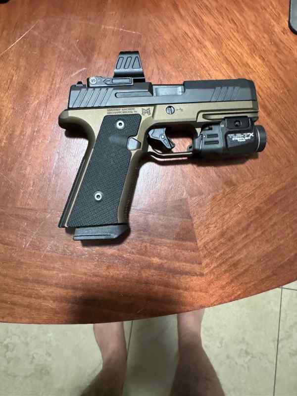 Taurus GX4 Carry TORO, Mischief Machine Grip