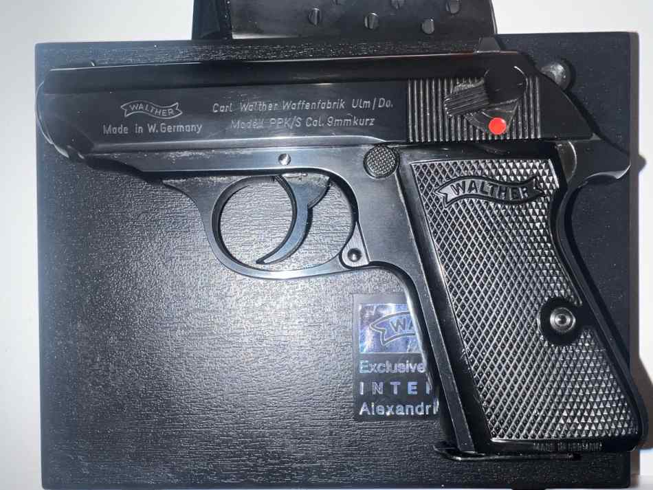 WALTHER PPK  WEST GERMAN .380 ACP 7 Rd 2 Mags