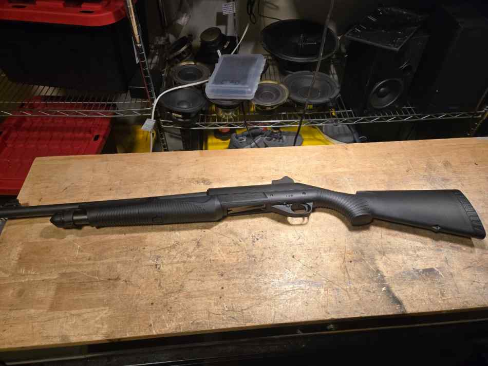 Benelli 12 gauge pump action shotgun 