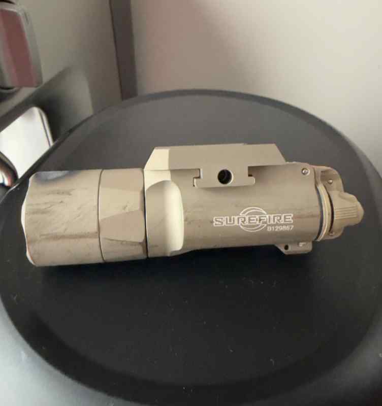 Surefire X300U-B WEAPONLIGHT (Tan)
