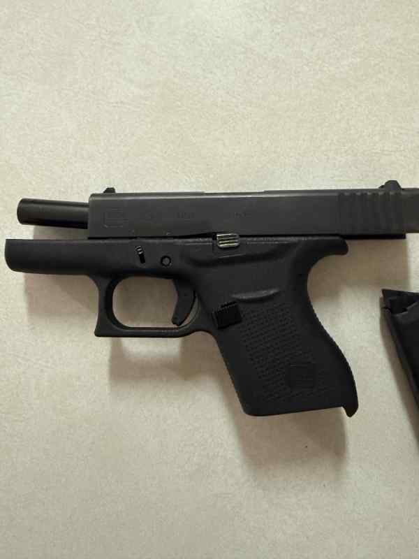 Glock 43 9mm – Excellent Condition – Incl Hols