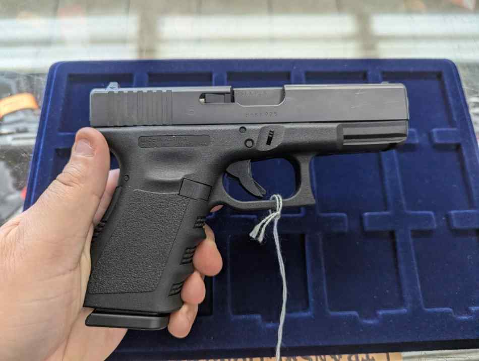 Glock 19 9mm With One Mag, Pistol