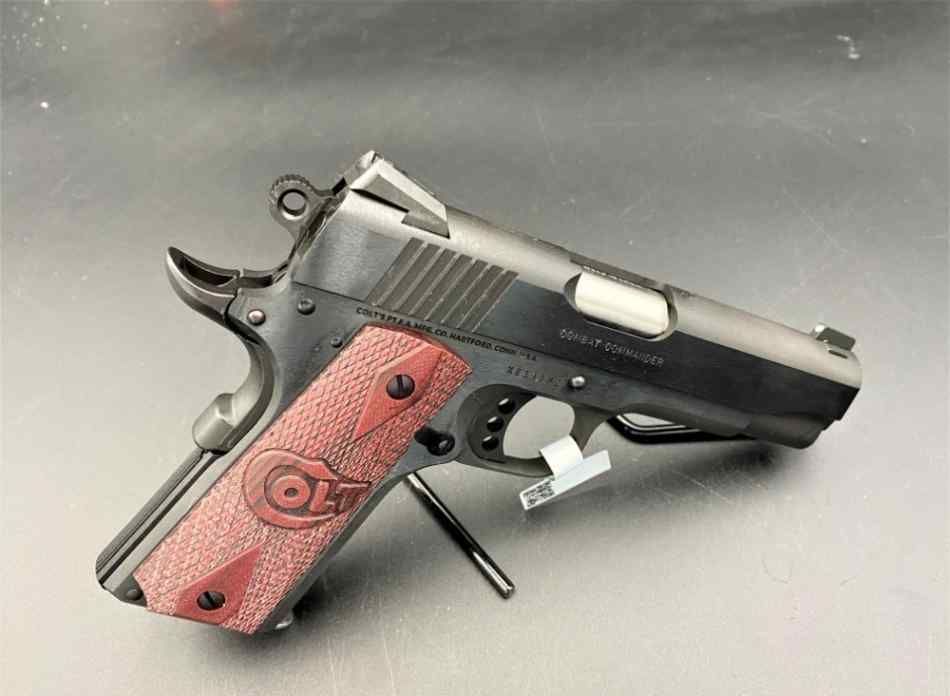 Colt 1911 Combat Commanderr.jpg