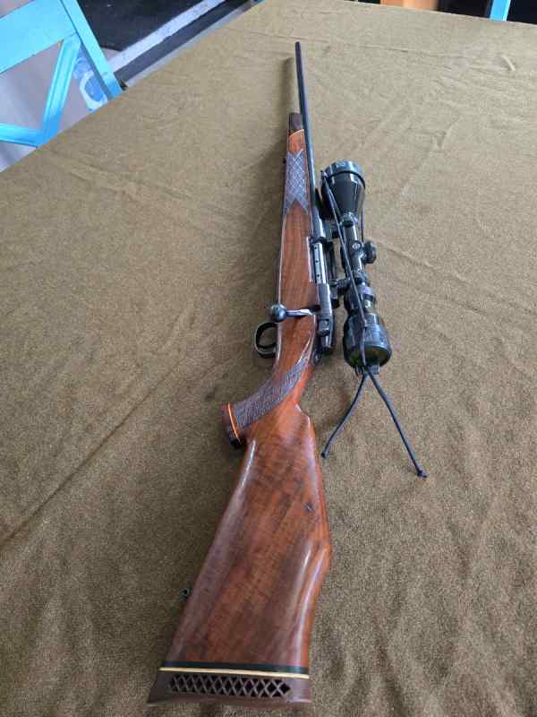 Weatherby Mark V Deluxe 300 Weatherby Magnum Left 