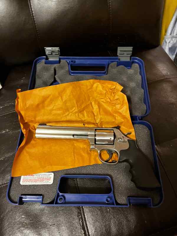 NIB Smith &amp; Wesson 686