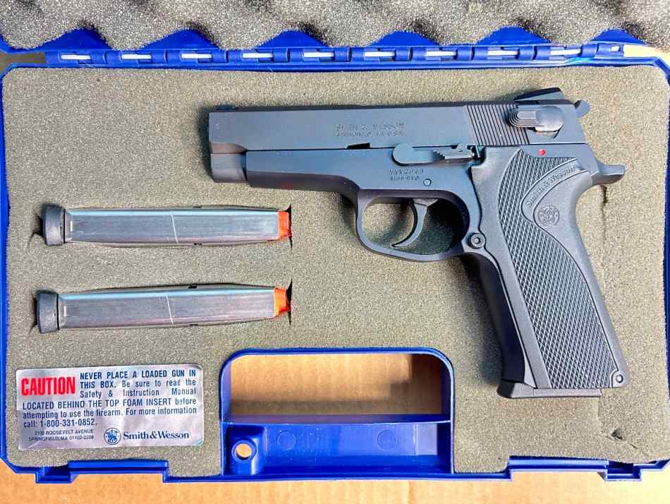 S&amp;W Model 910 9mm Semi-Auto Pistol - 3 Mags