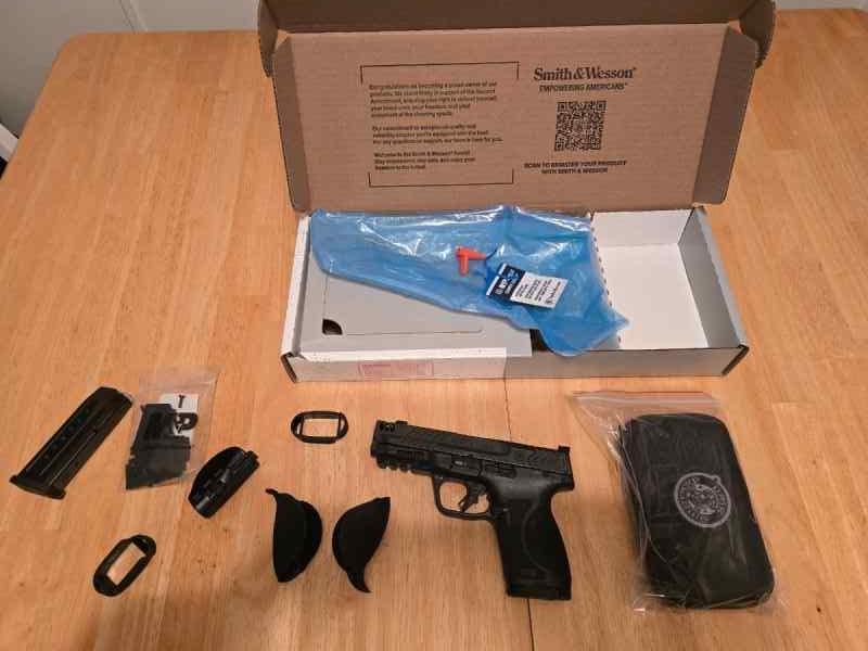 Smith &amp; Wesson M&amp;P9 Shield Plus w/CTS-1500 red dot