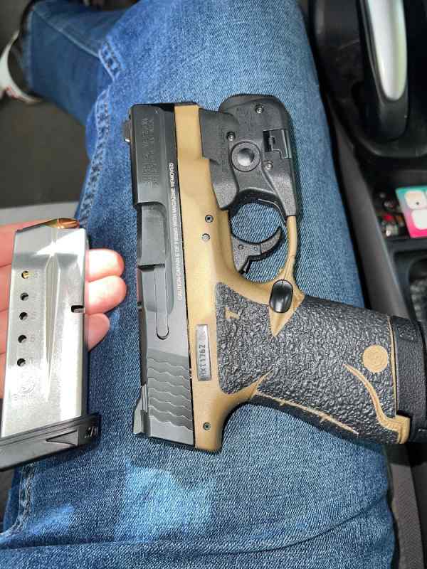 Taurus GX4 9mm Brown, Smith&amp;Wesson Shield 9mm FDE