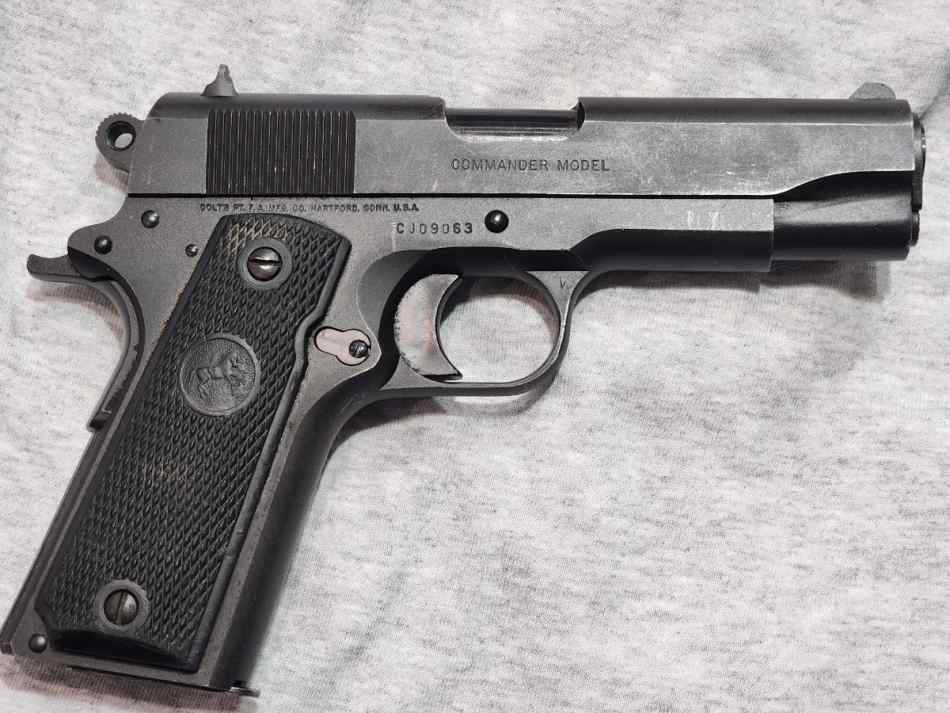 Colt 1911 Commander 