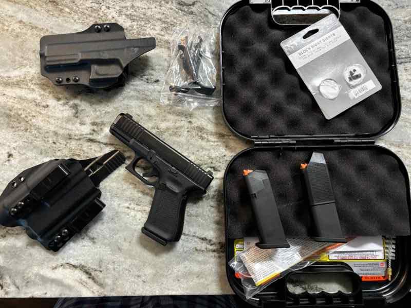 Glock 19 gen 5 GNS with extras