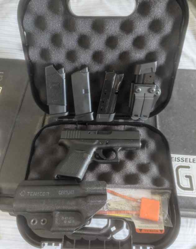 Glock 43 w/ factory night sights+extras