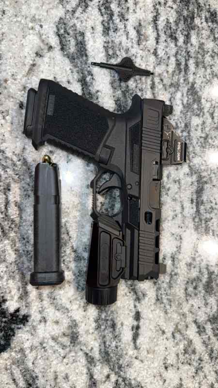 Gucci Glock 19 with Holosun optic and light