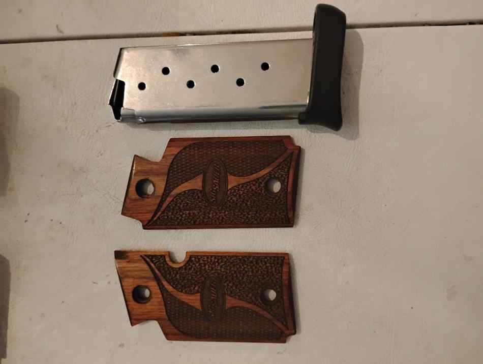 Sig Sauer p938 mag and grips Beretta 92x grips 