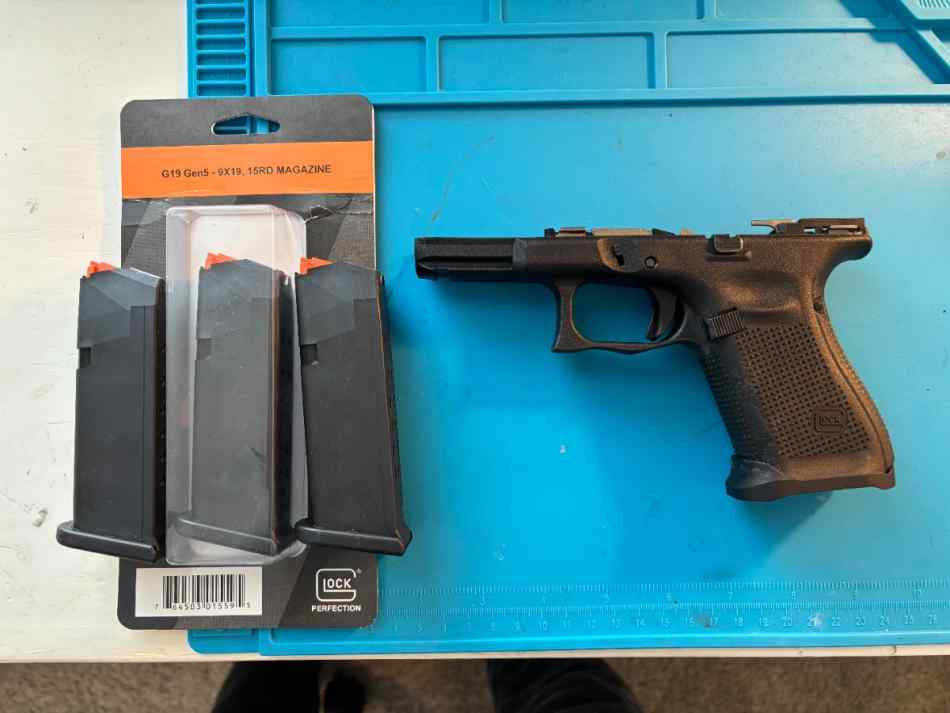 Glock 19 Gen5 Frame, SLR Magwell, 3 Mags, new.