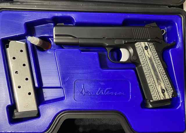 Dan Wesson Valor 1911 45acp 5" with black Duty Coat, 2 magazines, box, lock, paperwork. MINT