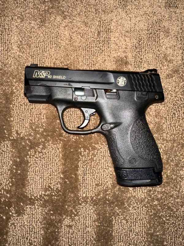 M&amp;P 40 Shield 