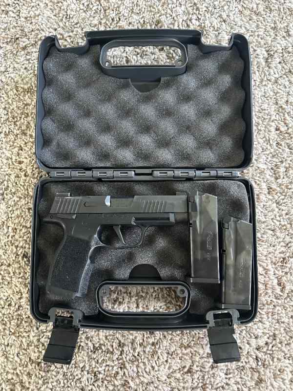 Sig Sauer P365 XL w/ Holster