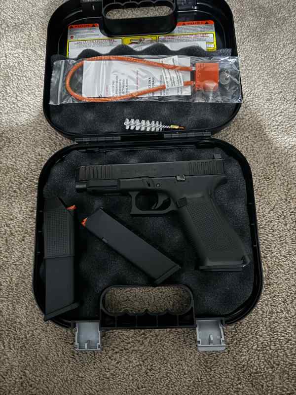 Glock 47 mos with extras 