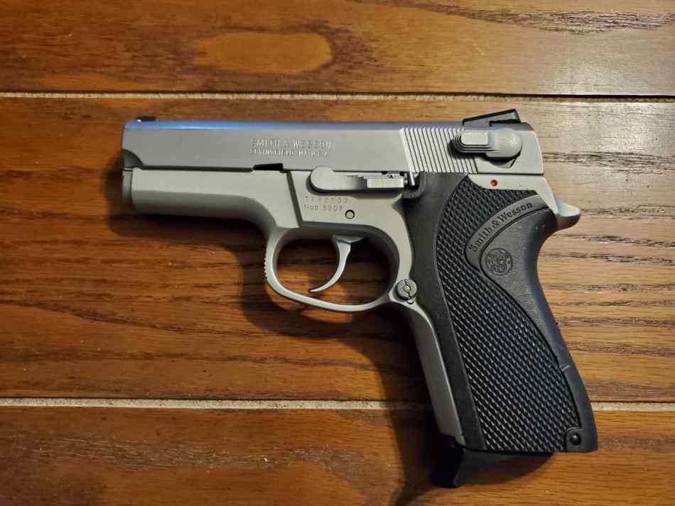 Smith &amp; Wesson 6906