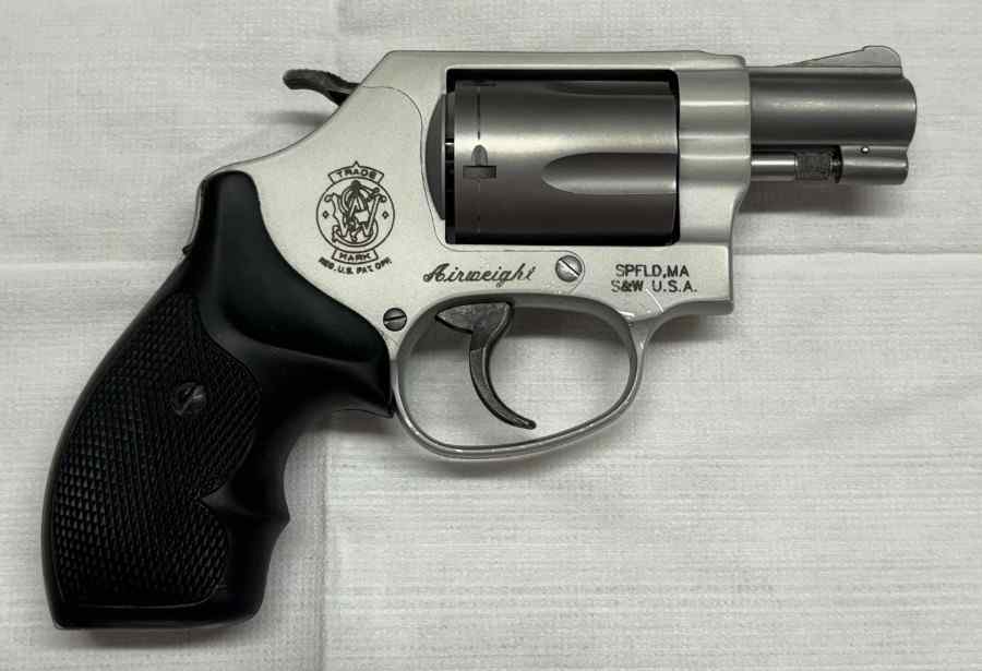 Smith &amp; Wesson  637-2  Airweight