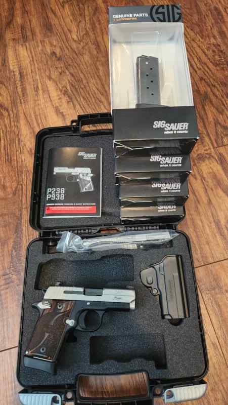 Sig Sauer 939 SAS 9mm w/ 5 Mags