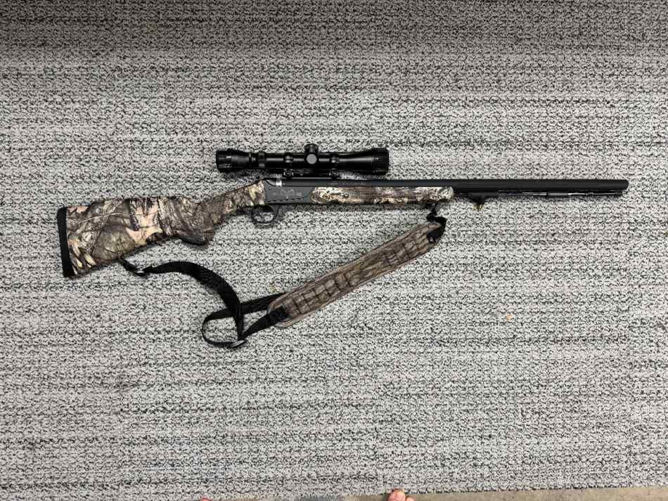 Traditions Pursuit G4 50 cal muzzleloader w/extras