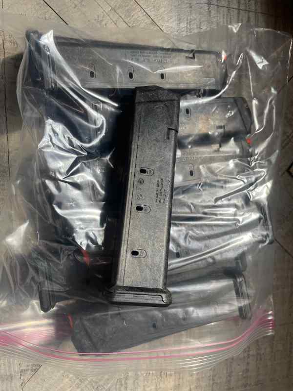 Sixteen 21 rd Glock magpul pmags 9mm