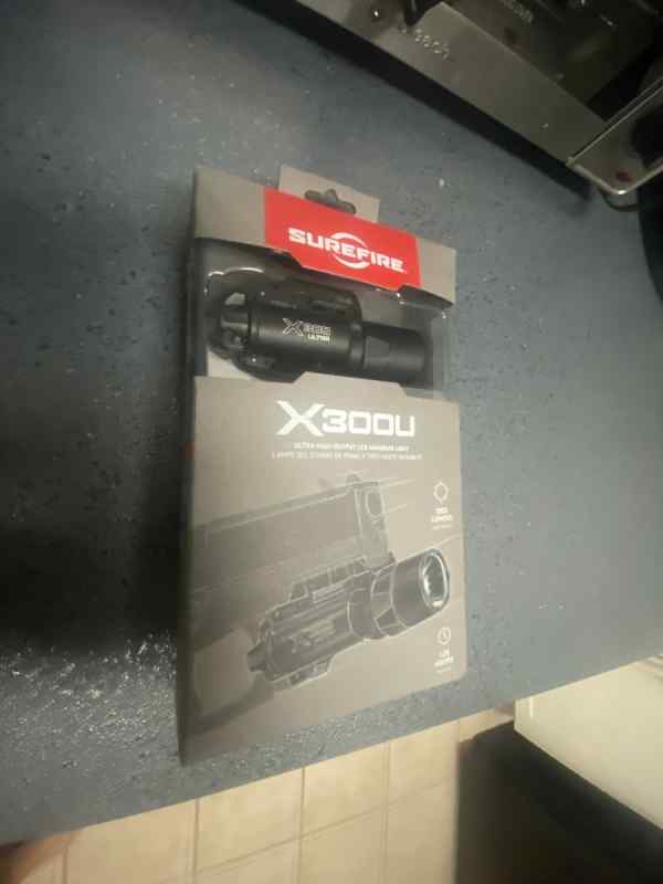 Surefire x300ua BNIB