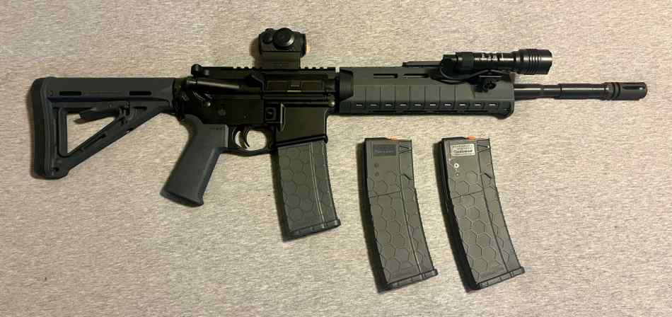 Bushmaster ORC AR-15 with red dot, Mags Extras!!!