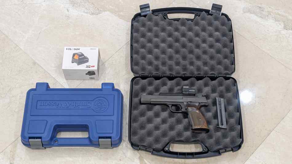 Smith &amp; Wesson Model 41 .22 LR w/ Holosun HS507C X