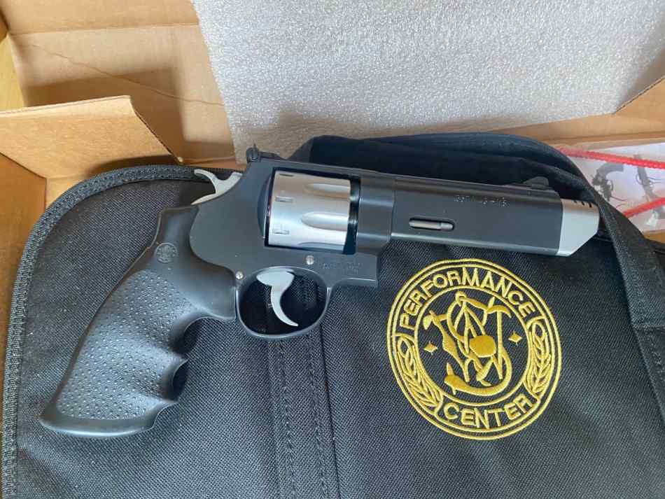 LNIB S&amp;W PERFORMANCE CENTER 627 V8 357 MAG