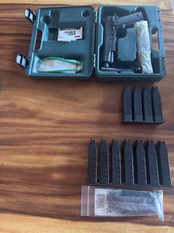 Para 1911 extra magazines.jpg