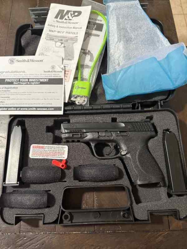 Smith and Wesson M&amp;P 2.0 9mm Compact - mags, box, 