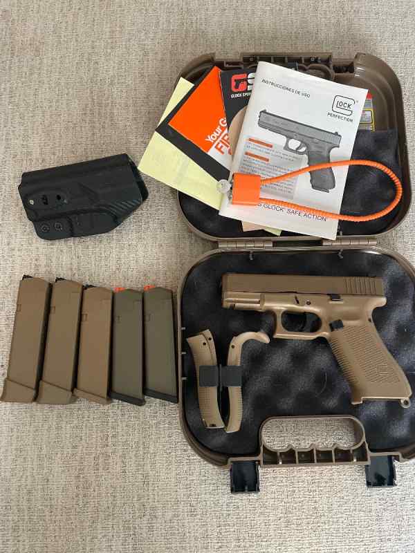 Glock 19x + extras! Perfect condition 