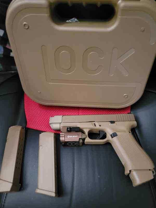 Glock 19x with Olight and Comp