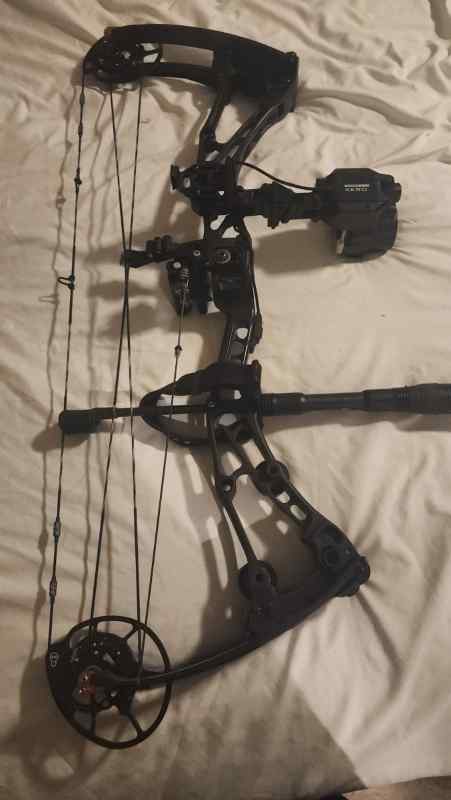 Bowtech solution sd.     Archery 