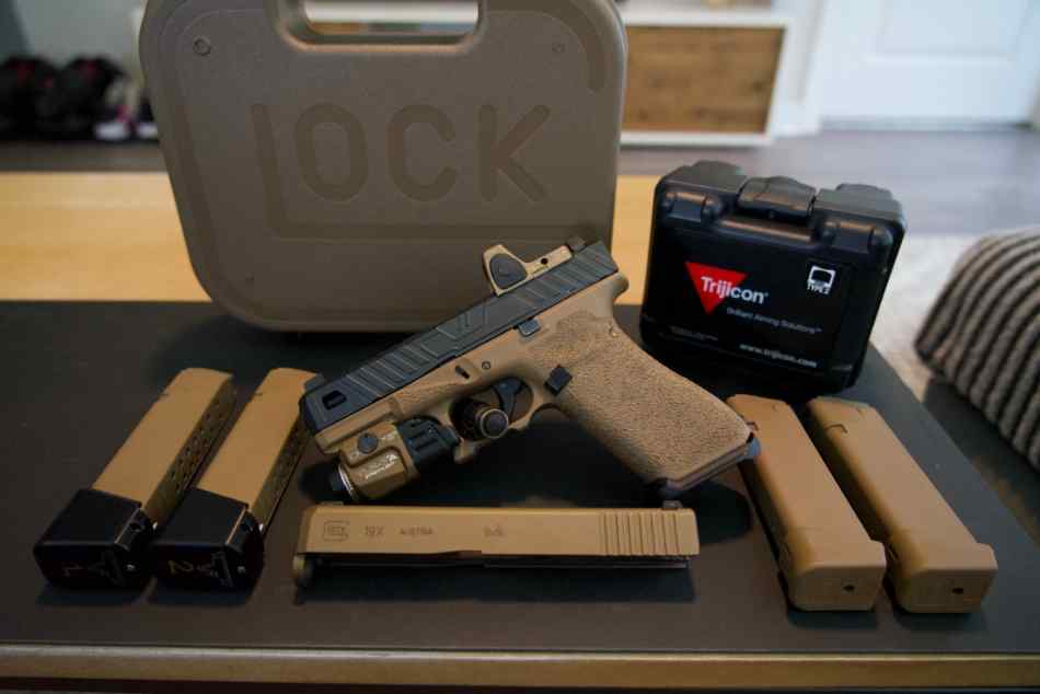 Glock 19x (RMR, ZEV, Taran Tactical, Streamlight)