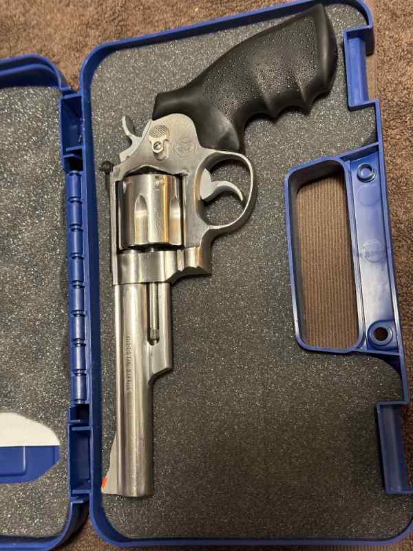 Smith and Wesson 629-3. 900.00