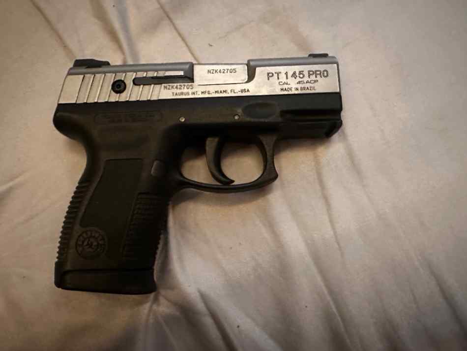 Taurus pt145PRO Millenium .45