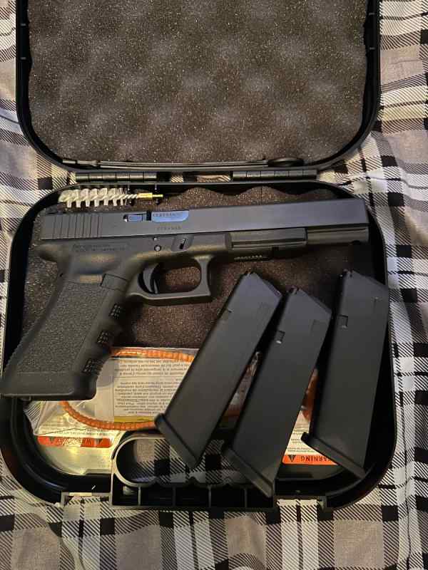 New rare unicorn Glock 17L 9mm comp model