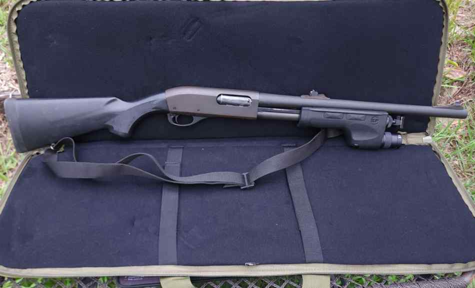 Remington 870 Police Magnum w/ Surefire DSF-870
