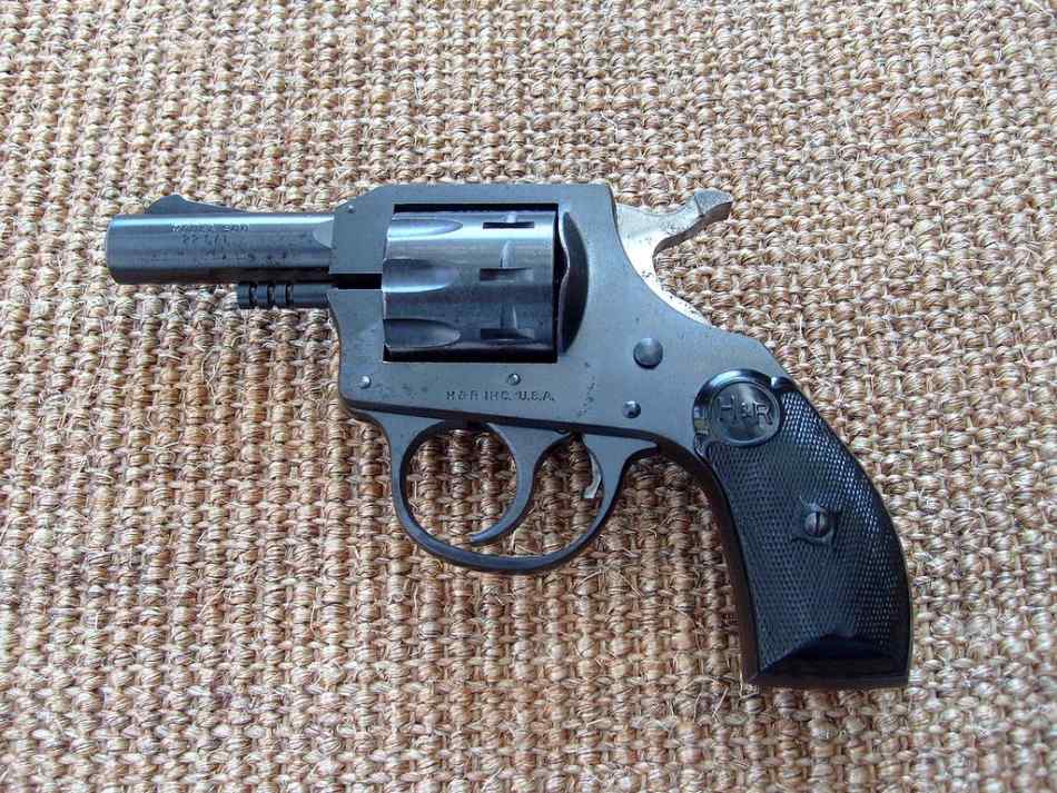 .22 lr H&amp;R revolver 