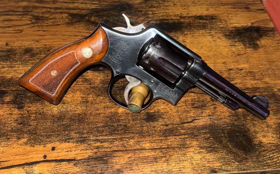 Smith &amp; Wesson .38 model 10-5 great condition