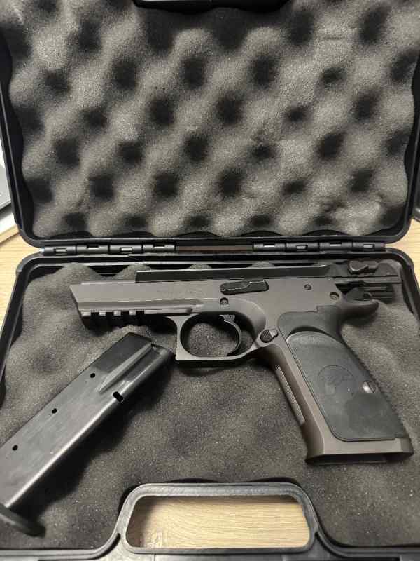 Magnum Research Desert Eagle .45 ACP