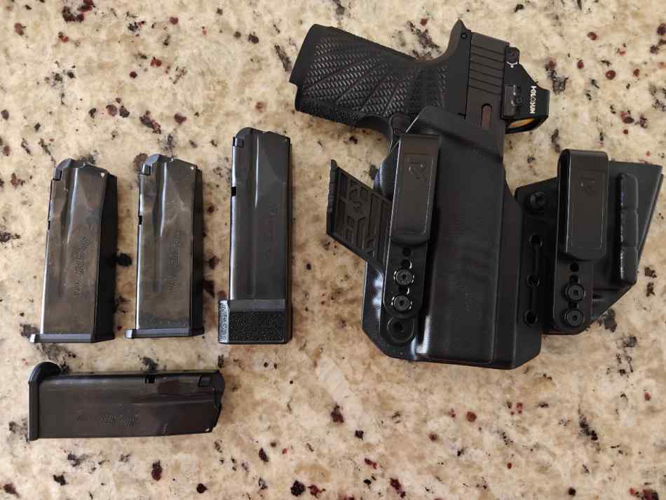 SIG 365 XL Wilson Combat, Holster and Extra Mags