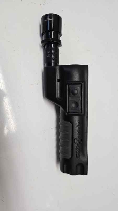 SUREFIRE Mossberg 500 lighted forend 